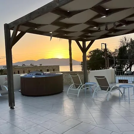 Colibri Seafront With Pool Villa
