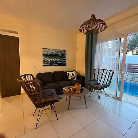 Villa Colibri Seafront With Pool