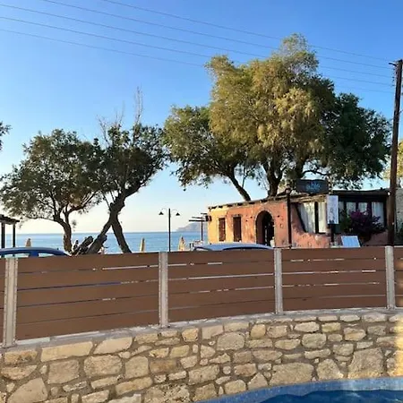 Colibri Seafront With Pool Villa *